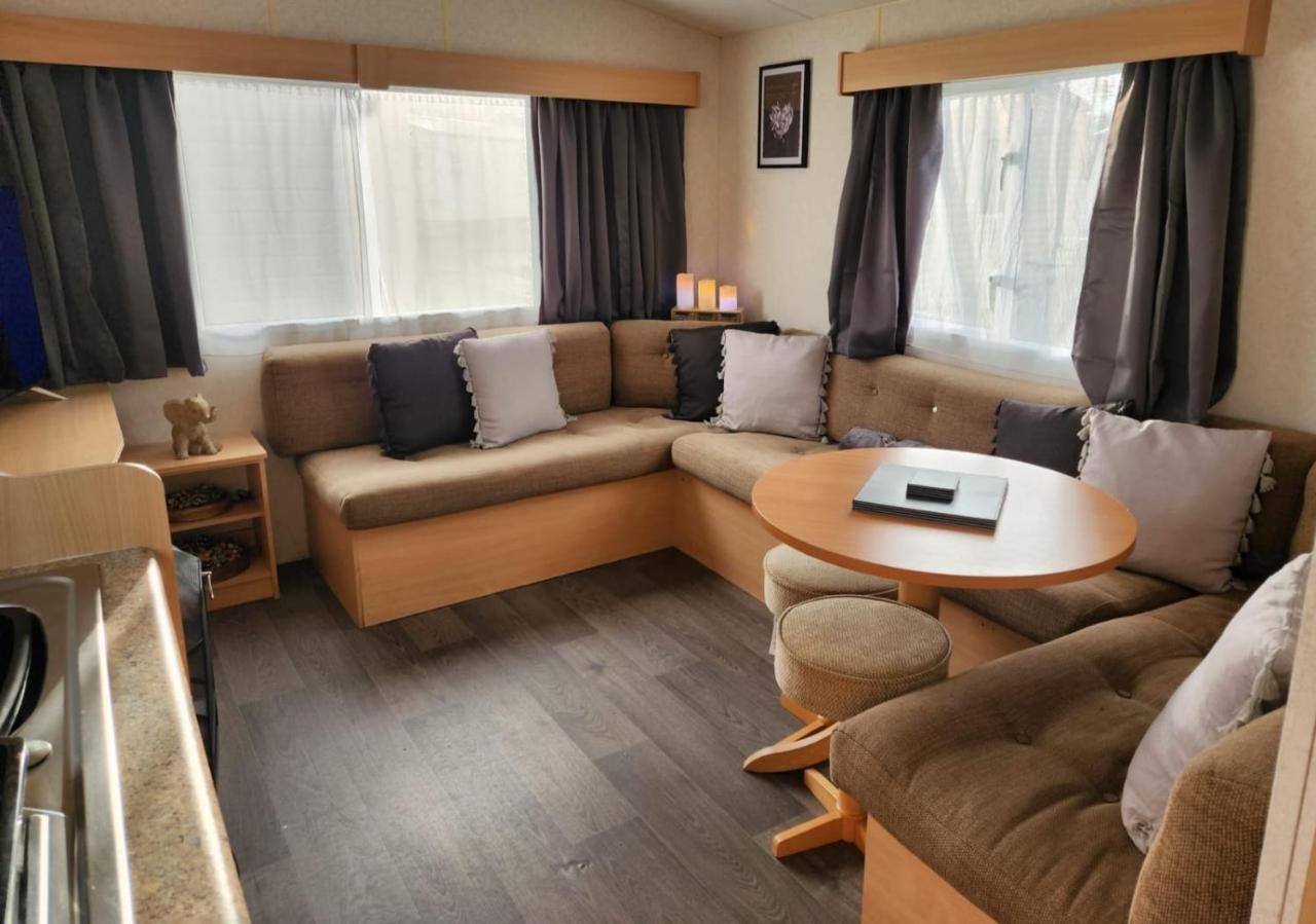 Hotel Comfy Caravan On Marine Park Rhyl Exterior foto