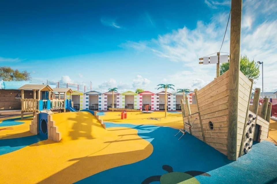 Hotel Comfy Caravan On Marine Park Rhyl Exterior foto