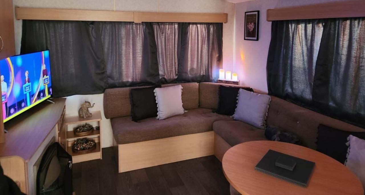 Hotel Comfy Caravan On Marine Park Rhyl Exterior foto