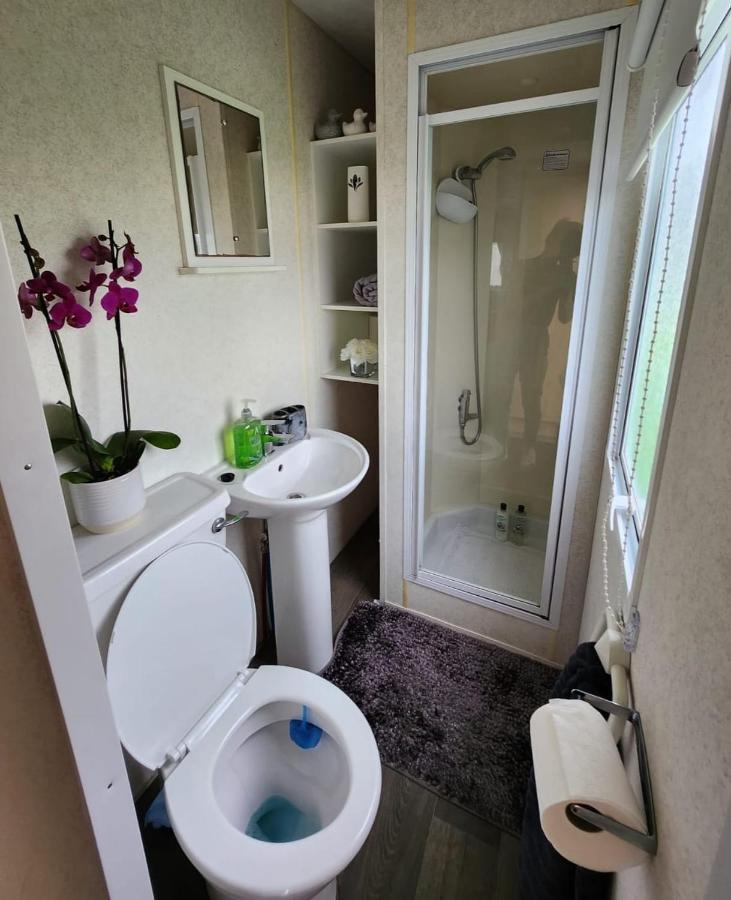 Hotel Comfy Caravan On Marine Park Rhyl Exterior foto